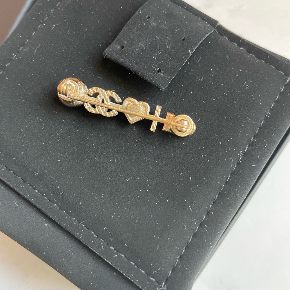 Chanel arrow heart brooch - Picture 3 of 5